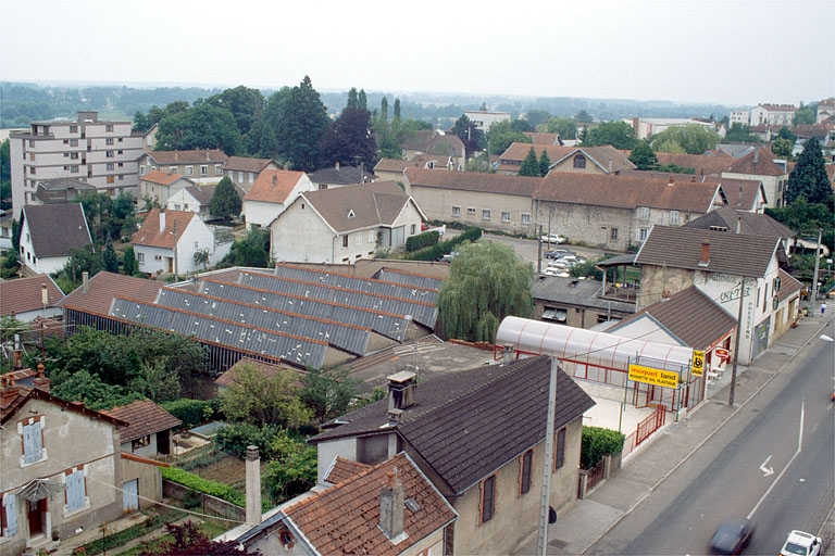Vue plongeante sur les toitures de la première unité, depuis le nord. © Laurent Poupard / Région Bourgogne-Franche-Comté, Inventaire du patrimoine - 1989