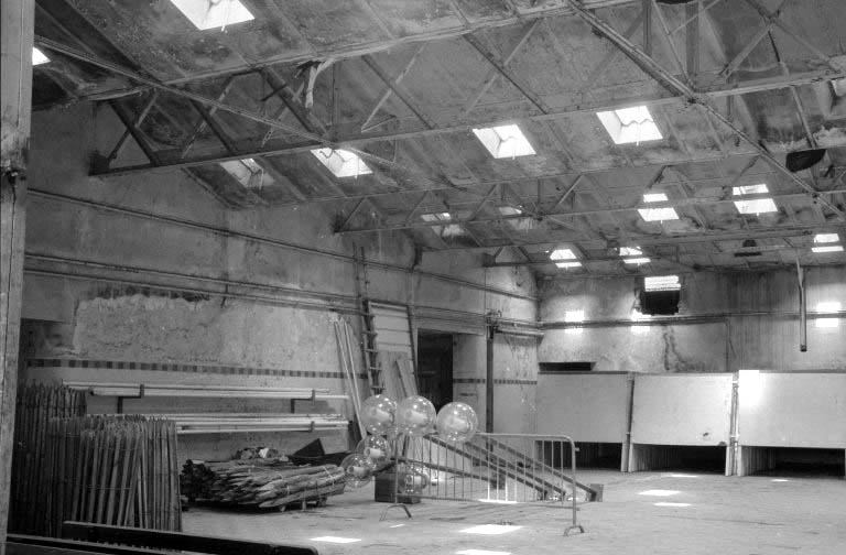 Intérieur de l'atelier de fabrication (B2). © Laurent Poupard / Région Bourgogne-Franche-Comté, Inventaire du patrimoine - 1989 Intérieur de l'atelier de fabrication (B2). © Laurent Poupard / Région Bourgogne-Franche-Comté, Inventaire du patrimoine - 1989