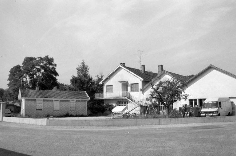 Conciergerie et bâtiments de la blanchisserie Malapel. © Laurent Poupard / Région Bourgogne-Franche-Comté, Inventaire du patrimoine - 1989