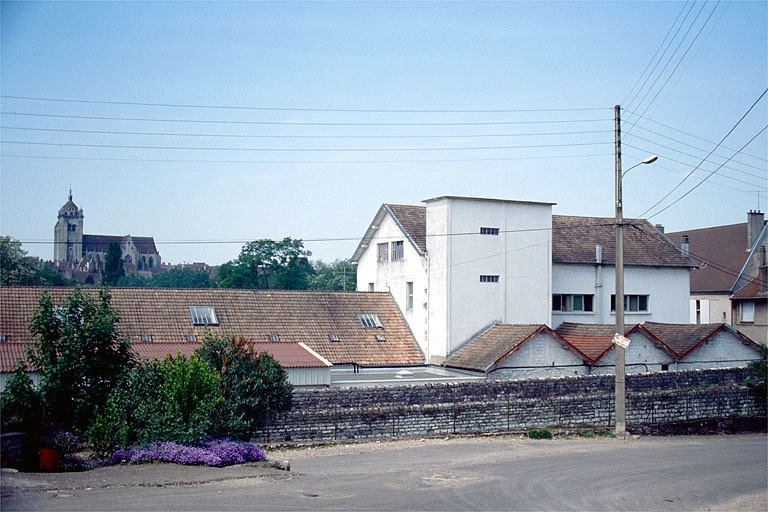 Façade postérieure des ateliers (G, H, I), depuis l'ouest. © Laurent Poupard / Région Bourgogne-Franche-Comté, Inventaire du patrimoine - 1989