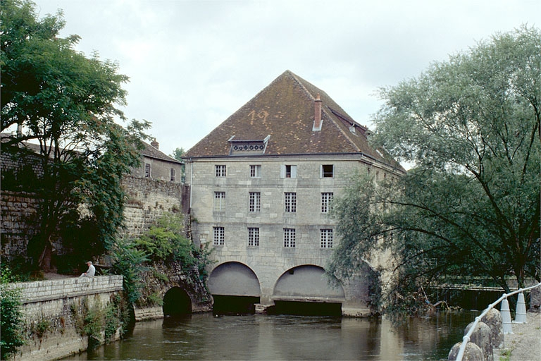 Ancien moulin vu de l'aval. © Laurent Poupard / Région Bourgogne-Franche-Comté, Inventaire du patrimoine - 1989