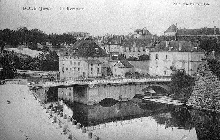 Dole (Jura) - Le Rempart. © Laurent  Poupard (reproduction) / Région Bourgogne-Franche-Comté, Inventaire du patrimoine - 1989