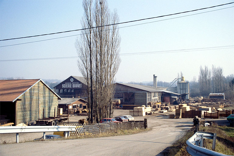 Vue d'ensemble, depuis l'ouest. © Laurent Poupard / Région Bourgogne-Franche-Comté, Inventaire du patrimoine - 1989 Vue d'ensemble, depuis l'ouest. © Laurent Poupard / Région Bourgogne-Franche-Comté, Inventaire du patrimoine - 1989