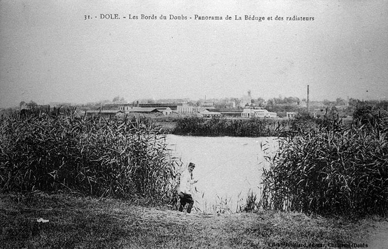 Dole. - Les Bords du Doubs - Panorama de la Bédugue et des radiateurs. © Laurent  Poupard (reproduction) / Région Bourgogne-Franche-Comté, Inventaire du patrimoine - 1989 Dole. - Les Bords du Doubs - Panorama de la Bédugue et des radiateurs. © Laurent  Poupard (reproduction) / Région Bourgogne-Franche-Comté, Inventaire du patrimoine - 1989
