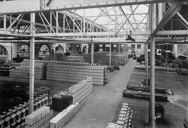 Magasin d'expédition. © Laurent  Poupard (reproduction) / Région Bourgogne-Franche-Comté, Inventaire du patrimoine - 1989 Magasin d'expédition. © Laurent  Poupard (reproduction) / Région Bourgogne-Franche-Comté, Inventaire du patrimoine - 1989