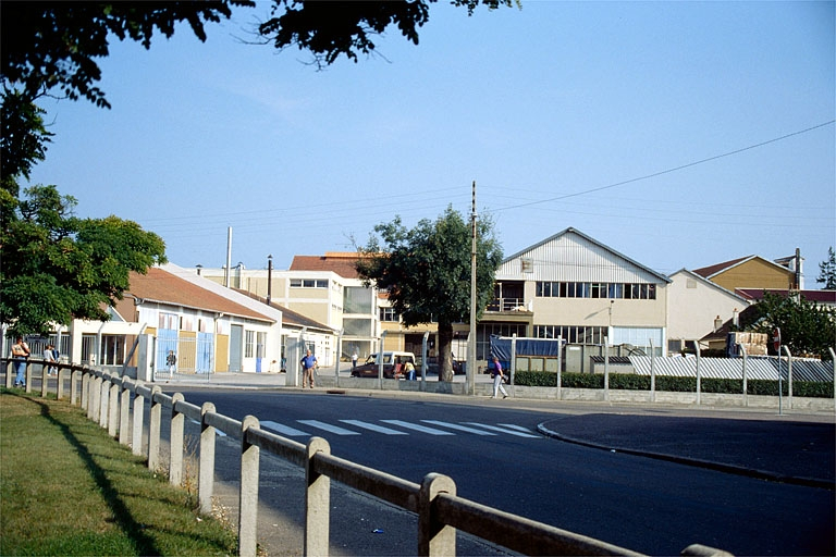 Vue d'ensemble depuis l'ouest. © Laurent Poupard / Région Bourgogne-Franche-Comté, Inventaire du patrimoine - 1989