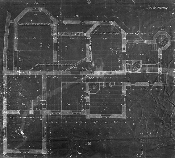 Logement patronal (A) : plan au rez-de-chaussée. © Jérôme Mongreville / Région Bourgogne-Franche-Comté, Inventaire du patrimoine - 1989 Logement patronal (A) : plan au rez-de-chaussée. © Jérôme Mongreville / Région Bourgogne-Franche-Comté, Inventaire du patrimoine - 1989