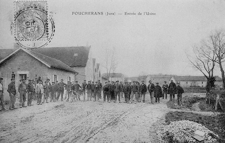 Foucherans (Jura) - Entrée de l'usine. © Laurent  Poupard (reproduction) / Région Bourgogne-Franche-Comté, Inventaire du patrimoine - 1989 Foucherans (Jura) - Entrée de l'usine. © Laurent  Poupard (reproduction) / Région Bourgogne-Franche-Comté, Inventaire du patrimoine - 1989