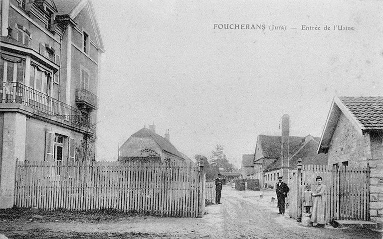 Foucherans (Jura) - Entrée de l'usine. © Laurent  Poupard (reproduction) / Région Bourgogne-Franche-Comté, Inventaire du patrimoine - 1989 Foucherans (Jura) - Entrée de l'usine. © Laurent  Poupard (reproduction) / Région Bourgogne-Franche-Comté, Inventaire du patrimoine - 1989
