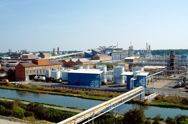 Division Electrolyse vue depuis le haut des bassins de décantation. © Yves Sancey / Région Bourgogne-Franche-Comté, Inventaire du patrimoine - 1989 Division Electrolyse vue depuis le haut des bassins de décantation. © Yves Sancey / Région Bourgogne-Franche-Comté, Inventaire du patrimoine - 1989