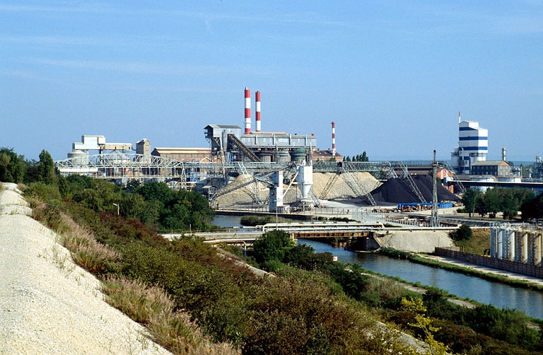 Division Alcalis vue depuis le haut des bassins de décantation (vue rapprochée). © Yves Sancey / Région Bourgogne-Franche-Comté, Inventaire du patrimoine - 1989 Division Alcalis vue depuis le haut des bassins de décantation (vue rapprochée). © Yves Sancey / Région Bourgogne-Franche-Comté, Inventaire du patrimoine - 1989