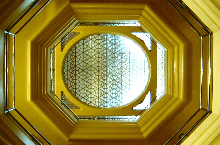 Grands Bureaux : coupole coiffant le vestibule à l'italienne. © Yves Sancey / Région Bourgogne-Franche-Comté, Inventaire du patrimoine - 1989 Grands Bureaux : coupole coiffant le vestibule à l'italienne. © Yves Sancey / Région Bourgogne-Franche-Comté, Inventaire du patrimoine - 1989