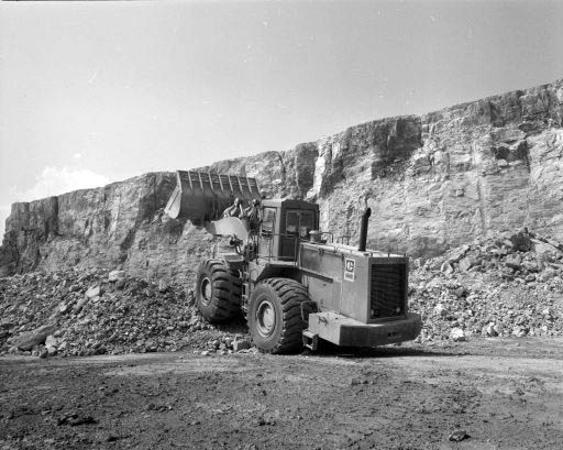Chargeuse Caterpillar. © Yves Sancey / Région Bourgogne-Franche-Comté, Inventaire du patrimoine - 1989 Chargeuse Caterpillar. © Yves Sancey / Région Bourgogne-Franche-Comté, Inventaire du patrimoine - 1989
