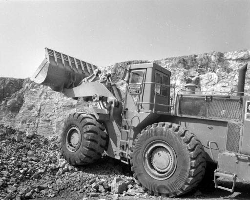 Chargeuse Caterpillar (vue rapprochée). © Yves Sancey / Région Bourgogne-Franche-Comté, Inventaire du patrimoine - 1989 Chargeuse Caterpillar (vue rapprochée). © Yves Sancey / Région Bourgogne-Franche-Comté, Inventaire du patrimoine - 1989