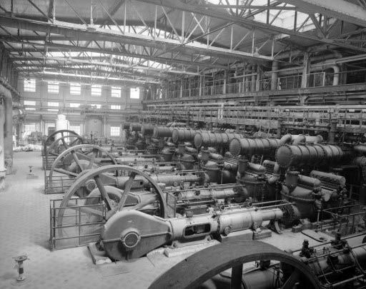 Soudière, salle des machines : vue d'ensemble des pompes à gaz (vue de trois quarts). © Yves Sancey / Région Bourgogne-Franche-Comté, Inventaire du patrimoine - 1989 Soudière, salle des machines : vue d'ensemble des pompes à gaz (vue de trois quarts). © Yves Sancey / Région Bourgogne-Franche-Comté, Inventaire du patrimoine - 1989