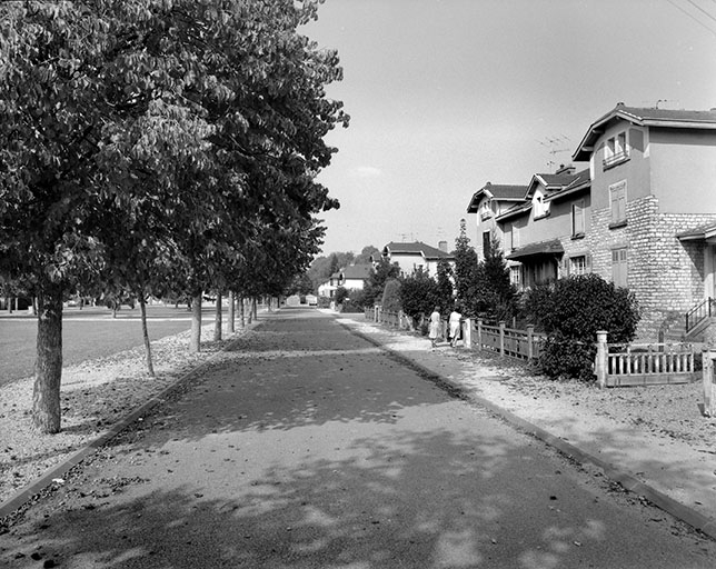 La place Pasteur. © Yves Sancey / Région Bourgogne-Franche-Comté, Inventaire du patrimoine - 1989