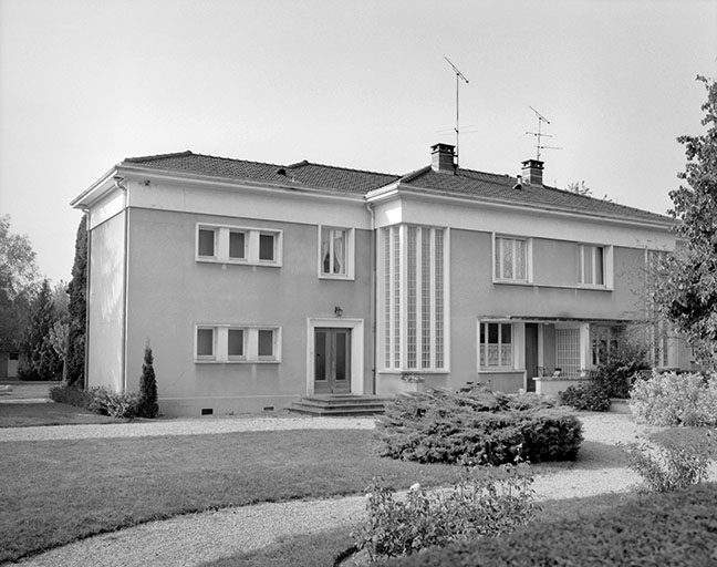 Maison d'ingénieurs de type 5D, 6, 8 rue Marin La Meslée, façade postérieure et face gauche. © Yves Sancey / Région Bourgogne-Franche-Comté, Inventaire du patrimoine - 1989