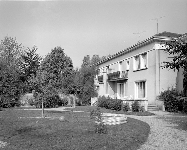 Façade postérieure. © Yves Sancey / Région Bourgogne-Franche-Comté, Inventaire du patrimoine - 1989