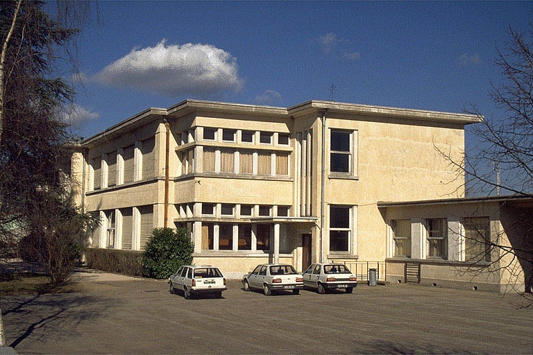 Façade antérieure et face droite. © Laurent Poupard / Région Bourgogne-Franche-Comté, Inventaire du patrimoine - 1989