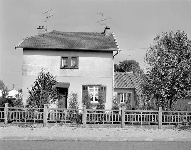 Face latérale droite. © Yves Sancey / Région Bourgogne-Franche-Comté, Inventaire du patrimoine - 1989