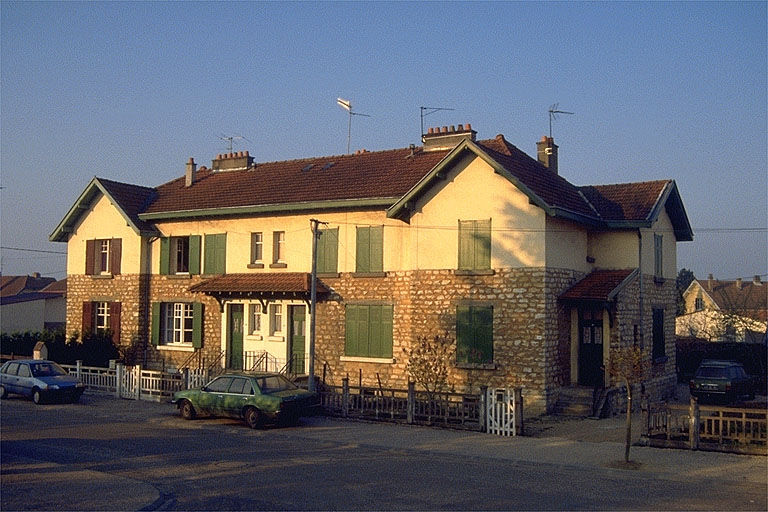 Façade antérieure. © Laurent Poupard / Région Bourgogne-Franche-Comté, Inventaire du patrimoine - 1989
