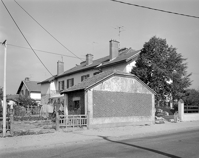 Façade postérieure et face latérale gauche. © Yves Sancey / Région Bourgogne-Franche-Comté, Inventaire du patrimoine - 1989