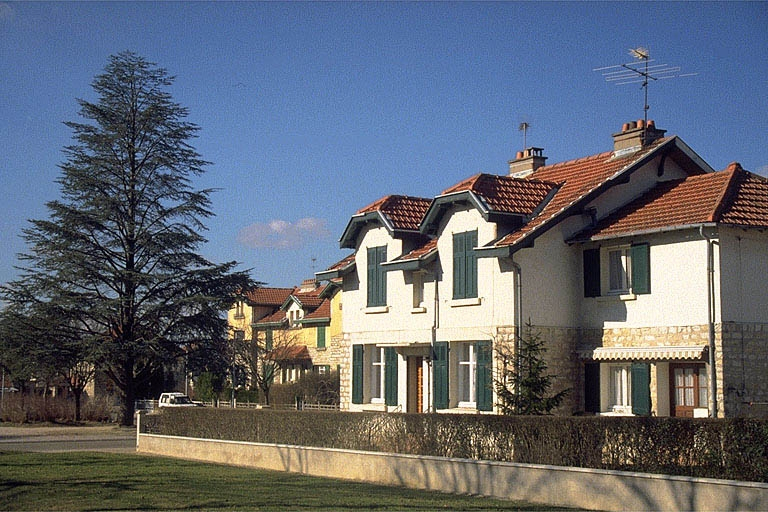 Face latérale droite vue de trois quarts. © Laurent Poupard / Région Bourgogne-Franche-Comté, Inventaire du patrimoine - 1989