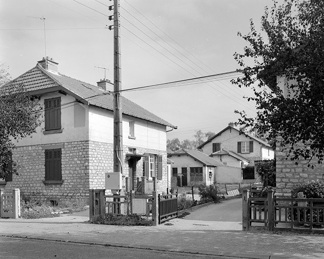 Maison identique, 26, 28 rue de Lorraine, face latérale droite. © Yves Sancey / Région Bourgogne-Franche-Comté, Inventaire du patrimoine - 1989