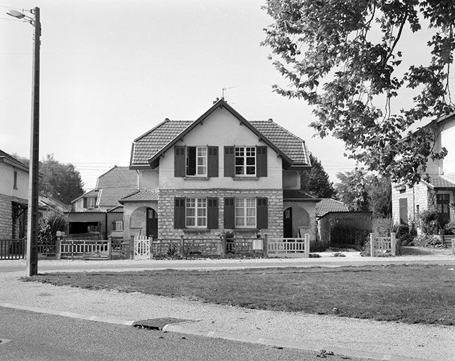 Maison de même type, 22, 24 rue de Rome, façade antérieure. © Yves Sancey / Région Bourgogne-Franche-Comté, Inventaire du patrimoine - 1989