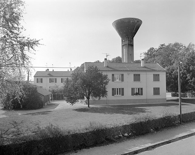 Façade postérieure. © Yves Sancey / Région Bourgogne-Franche-Comté, Inventaire du patrimoine - 1989 Façade postérieure. © Yves Sancey / Région Bourgogne-Franche-Comté, Inventaire du patrimoine - 1989