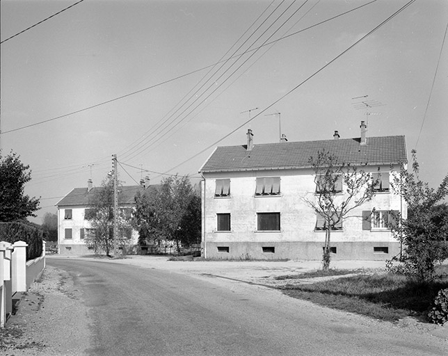 Immeubles semblables, rue Victor Hugo. © Yves Sancey / Région Bourgogne-Franche-Comté, Inventaire du patrimoine - 1989 Immeubles semblables, rue Victor Hugo. © Yves Sancey / Région Bourgogne-Franche-Comté, Inventaire du patrimoine - 1989