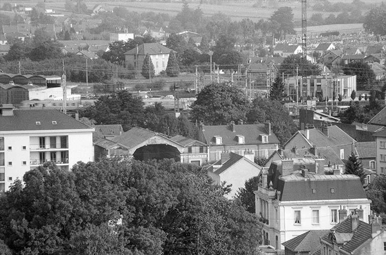 Vue d'ensemble, depuis le clocher de la collégiale. © Laurent Poupard / Région Bourgogne-Franche-Comté, Inventaire du patrimoine - 1989 Vue d'ensemble, depuis le clocher de la collégiale. © Laurent Poupard / Région Bourgogne-Franche-Comté, Inventaire du patrimoine - 1989