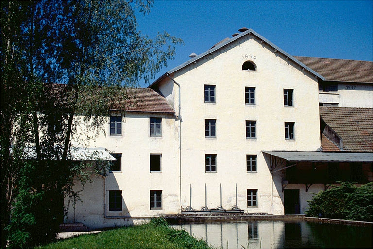 Façade antérieure de l'atelier de fabrication (L). © Laurent Poupard / Région Bourgogne-Franche-Comté, Inventaire du patrimoine - 1989