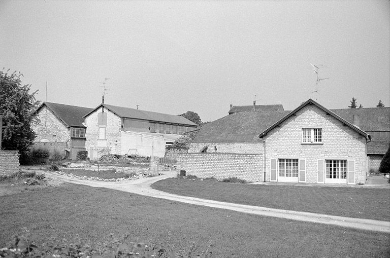 Fonderie (F) et chaufferie (P) vues de l'est. © Laurent Poupard / Région Bourgogne-Franche-Comté, Inventaire du patrimoine - 1989 Fonderie (F) et chaufferie (P) vues de l'est. © Laurent Poupard / Région Bourgogne-Franche-Comté, Inventaire du patrimoine - 1989