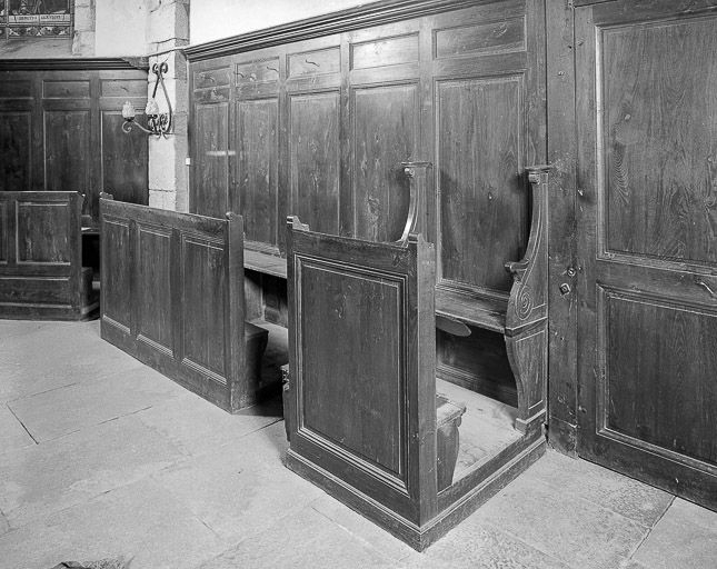 Vue de la partie droite des lambris et fausses stalles du choeur. © Jérôme Mongreville / Région Bourgogne-Franche-Comté, Inventaire du patrimoine - 1989