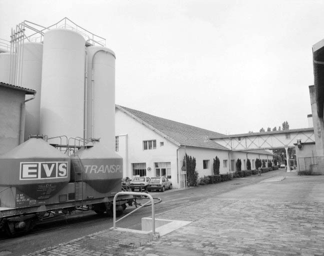Façades postérieure et latérale gauche des bureaux. © Yves Sancey / Région Bourgogne-Franche-Comté, Inventaire du patrimoine - 1989