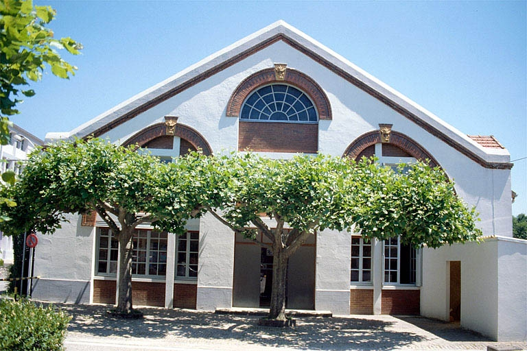 Façade antérieure des bureaux, vue de face. © Laurent Poupard / Région Bourgogne-Franche-Comté, Inventaire du patrimoine - 1989