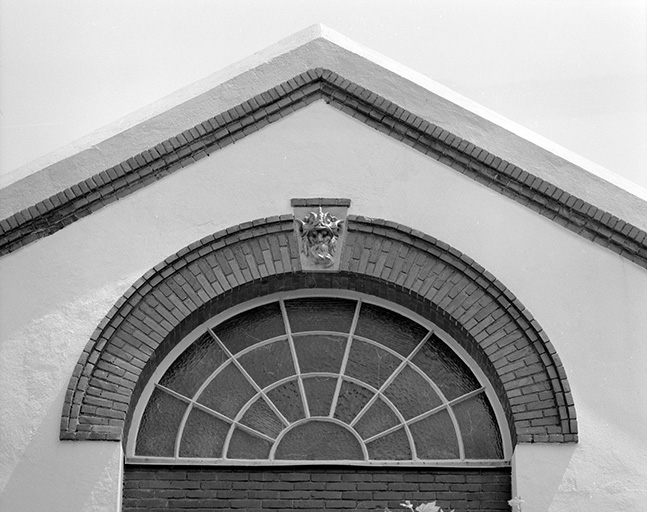 Bureaux : mascaron central. © Yves Sancey / Région Bourgogne-Franche-Comté, Inventaire du patrimoine - 1989
