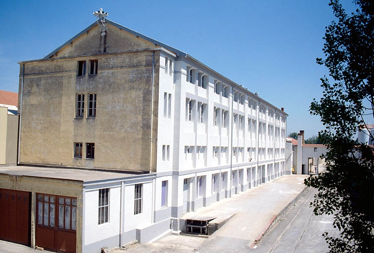 Atelier de coulage des moules (42), vu de trois quarts gauche. © Laurent Poupard / Région Bourgogne-Franche-Comté, Inventaire du patrimoine - 1989