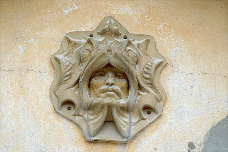 Ateliers (38) : mascaron vu de face. © Laurent Poupard / Région Bourgogne-Franche-Comté, Inventaire du patrimoine - 1989