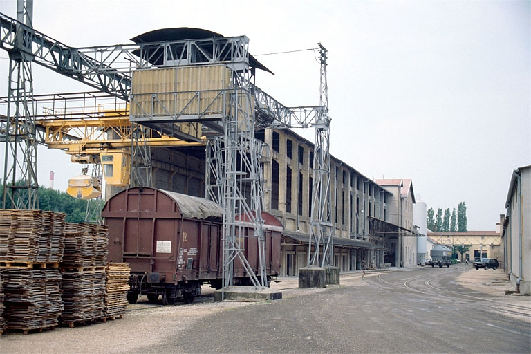 Pont roulant et hangar à terre (18). © Laurent Poupard / Région Bourgogne-Franche-Comté, Inventaire du patrimoine - 1989