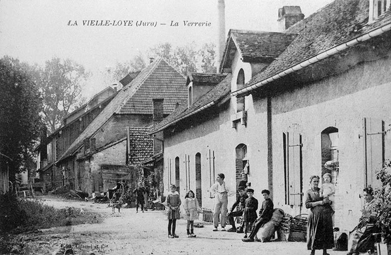 La Vieille-Loye (Jura) - La Verrerie, logement d'ouvriers (D). © Laurent  Poupard (reproduction) / Région Bourgogne-Franche-Comté, Inventaire du patrimoine - 1989 La Vieille-Loye (Jura) - La Verrerie, logement d'ouvriers (D). © Laurent  Poupard (reproduction) / Région Bourgogne-Franche-Comté, Inventaire du patrimoine - 1989