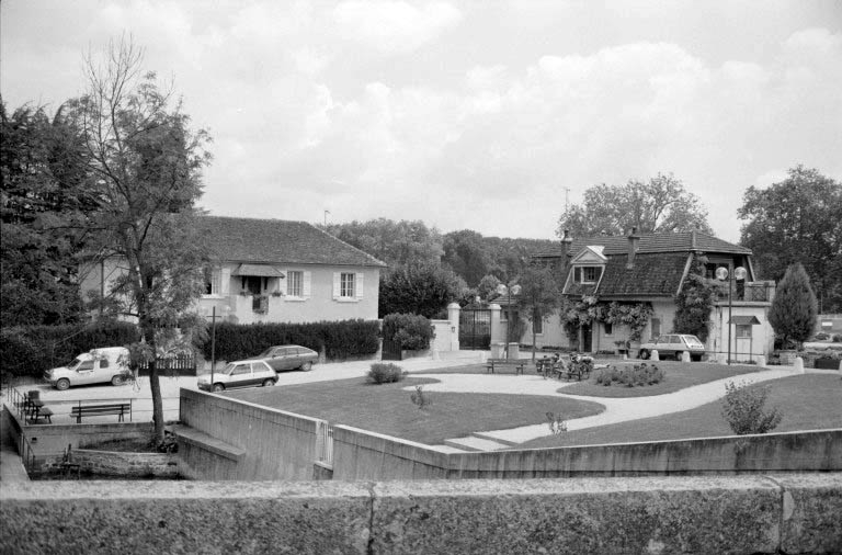 Logement d'ouvriers, vus depuis l'ouest. © Laurent Poupard / Région Bourgogne-Franche-Comté, Inventaire du patrimoine - 1989
