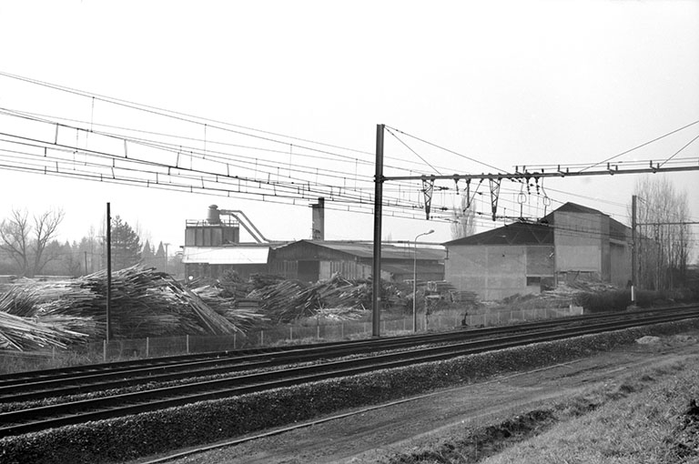 Etuves et atelier des scies, depuis l'est. © Laurent Poupard / Région Bourgogne-Franche-Comté, Inventaire du patrimoine - 1989 Etuves et atelier des scies, depuis l'est. © Laurent Poupard / Région Bourgogne-Franche-Comté, Inventaire du patrimoine - 1989