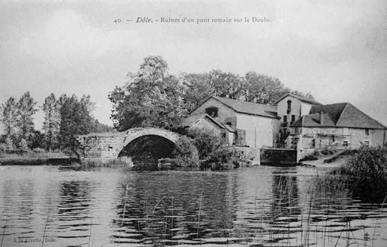 Dôle. - Ruines d'un pont romain sur le Doubs. © Laurent Poupard / Région Bourgogne-Franche-Comté, Inventaire du patrimoine - 1989
