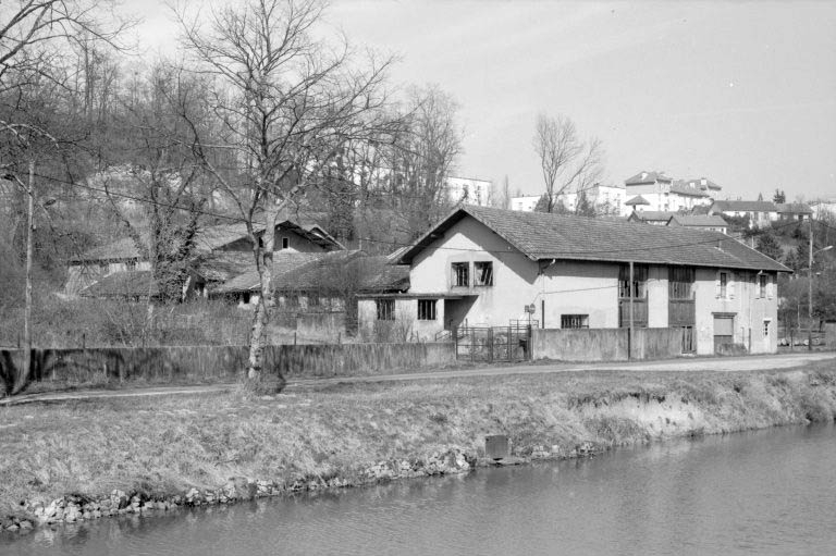 Ateliers de fabrication et logement d'ouvriers. © Laurent Poupard / Région Bourgogne-Franche-Comté, Inventaire du patrimoine - 1989