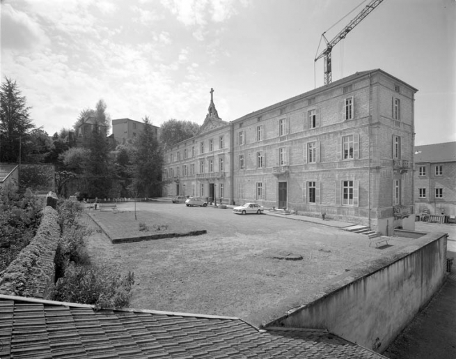 Façade principale de trois quarts droit. © Yves Sancey / Région Bourgogne-Franche-Comté, Inventaire du patrimoine - 1989