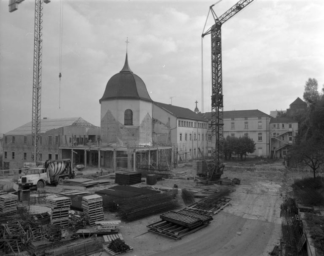 Chapelle depuis la cour donnant rue de l'Arsenal pendant les travaux de démolition de l'année 1989. © Yves Sancey / Région Bourgogne-Franche-Comté, Inventaire du patrimoine - 1989