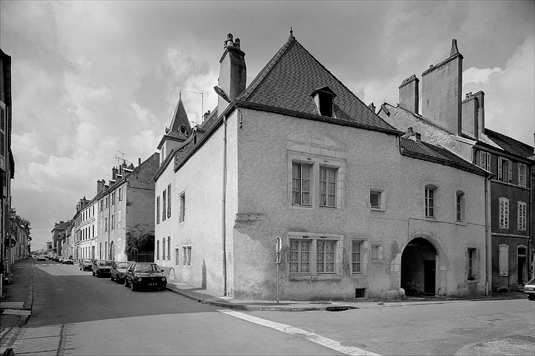Vue d'ensemble depuis la rue Victor Hugo. © Yves Sancey / Région Bourgogne-Franche-Comté, Inventaire du patrimoine - 1989