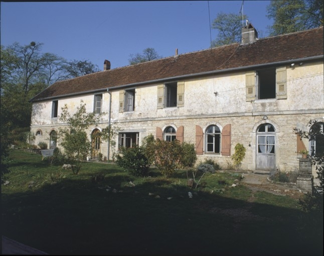 Logement ouvrier en 1989. Vue de trois quarts droit. © Yves Sancey / Région Bourgogne-Franche-Comté, Inventaire du patrimoine - 1989